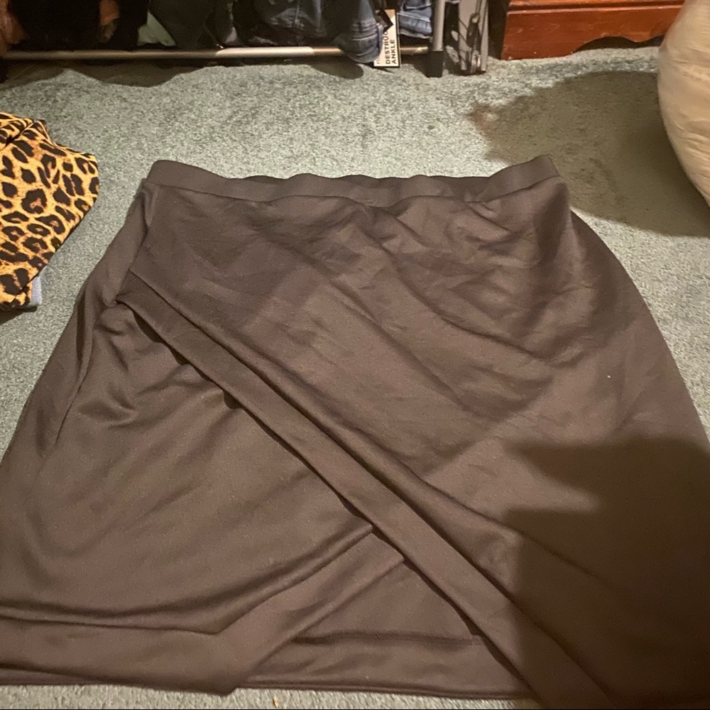 Torrid black skirt with slit never worn